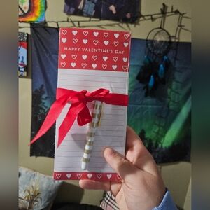 10/$10 SALE 💸 NWT Valentine's day magnetic notepad Pen set